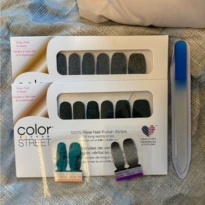 Color Street 100% dry nail polish.